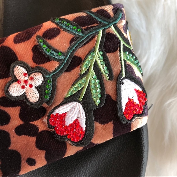 Mossimo • Leopard Floral Slides - Picture 4 of 7